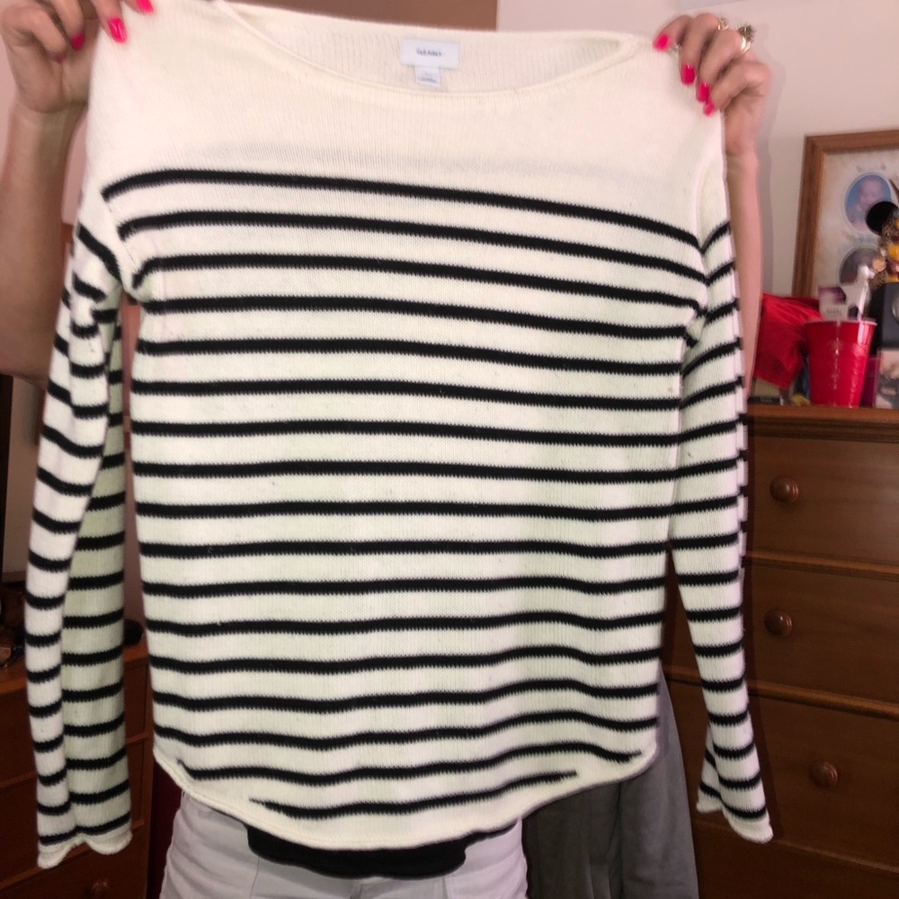 CUTE SWEATER ALERT 🥳